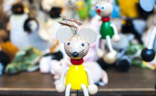 An easy story for beginning ESL students called The Country Mouse and the Town Mouse